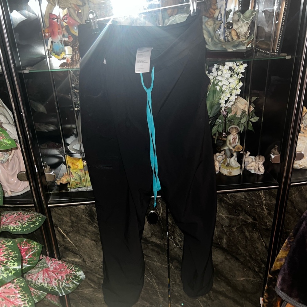 Black figs scrub pants women